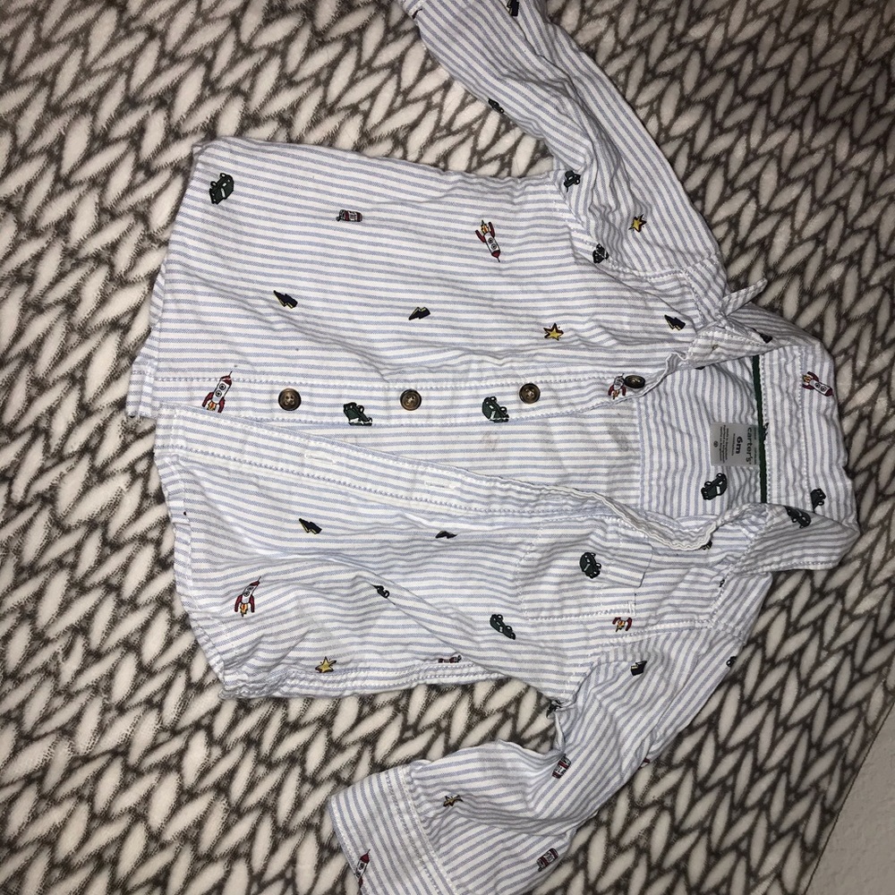 car buttons down long sleeve shirt